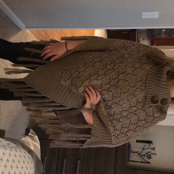 Handmade poncho - Picture 1 of 2